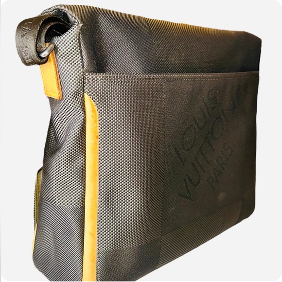 78 Louis Vuitton Messenger Bag - Picture 5 of 15